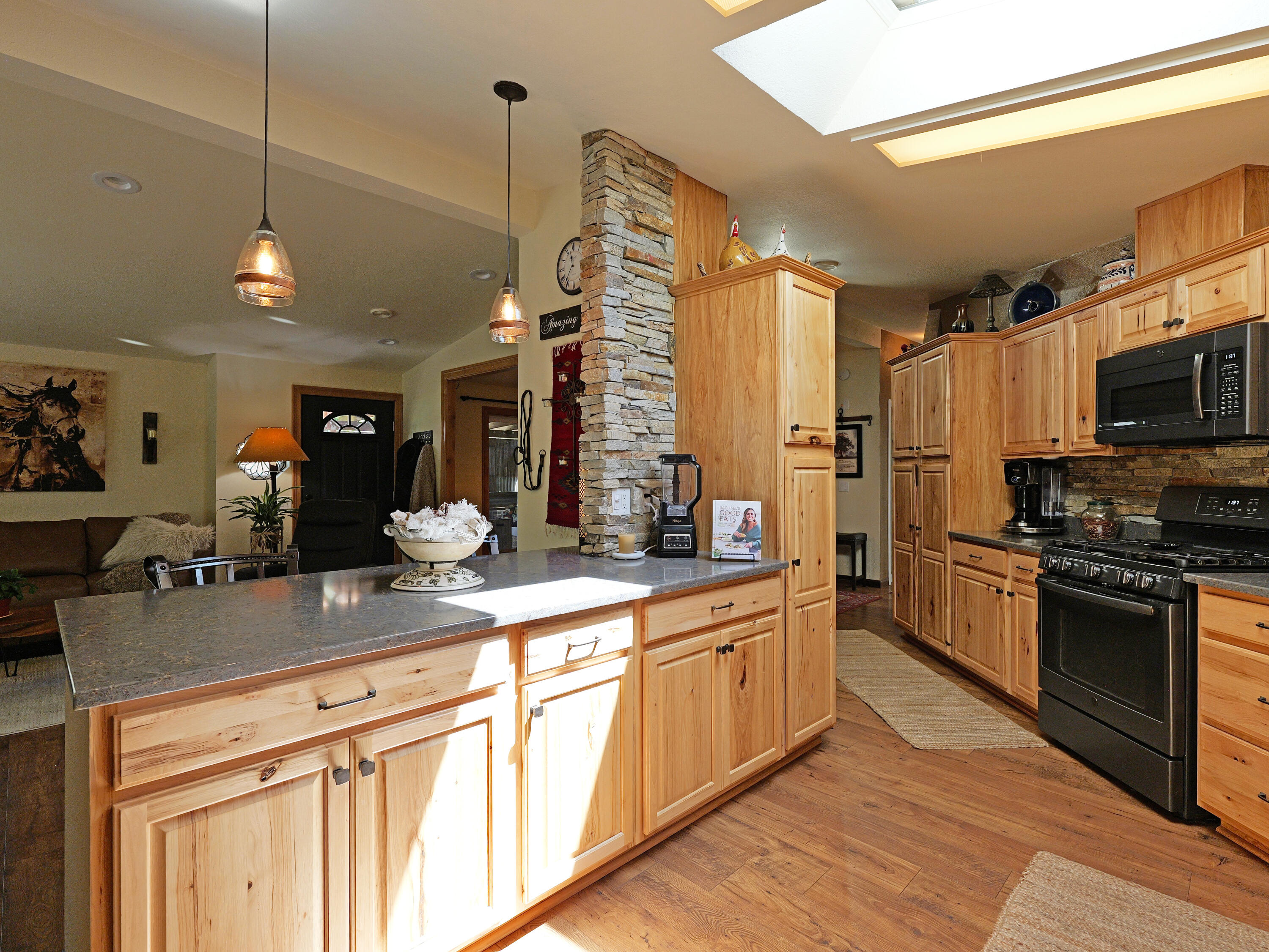150 Castaline Place Shady Cove, OR 97539 - Photo 16 of 83 Kitchen