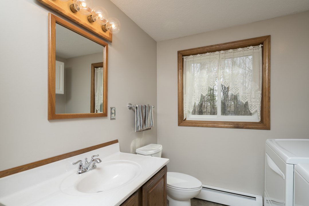 4 Derby Road Derry, NH 03038 - Photo 22 of 37