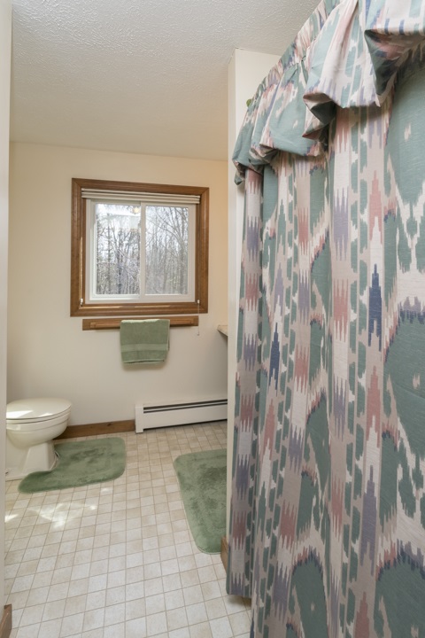 4 Derby Road Derry, NH 03038 - Photo 34 of 37