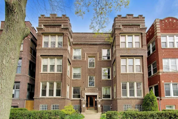 $385,000 | 1324 West Albion Avenue, Unit 1E, Chicago, IL 60626