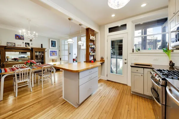 $385,000 | 1324 West Albion Avenue, Unit 1E, Chicago, IL 60626