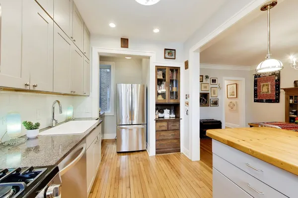 $385,000 | 1324 West Albion Avenue, Unit 1E, Chicago, IL 60626