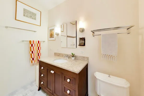 $385,000 | 1324 West Albion Avenue, Unit 1E, Chicago, IL 60626