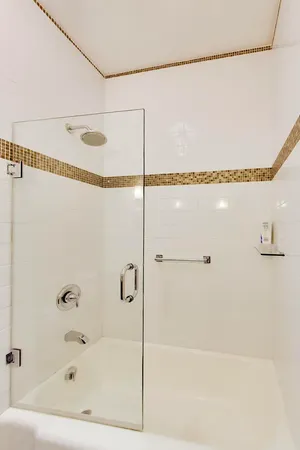 $385,000 | 1324 West Albion Avenue, Unit 1E, Chicago, IL 60626