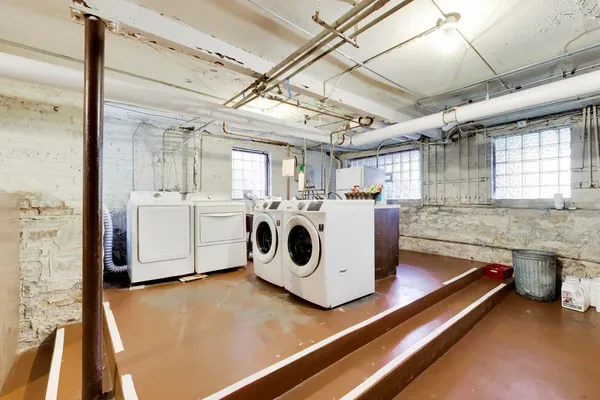 $385,000 | 1324 West Albion Avenue, Unit 1E, Chicago, IL 60626