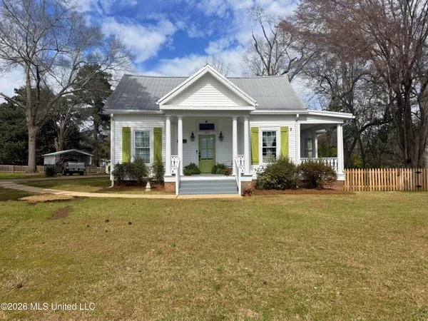 $252,000 | 404 West Georgetown Street, Crystal Springs, MS 39059