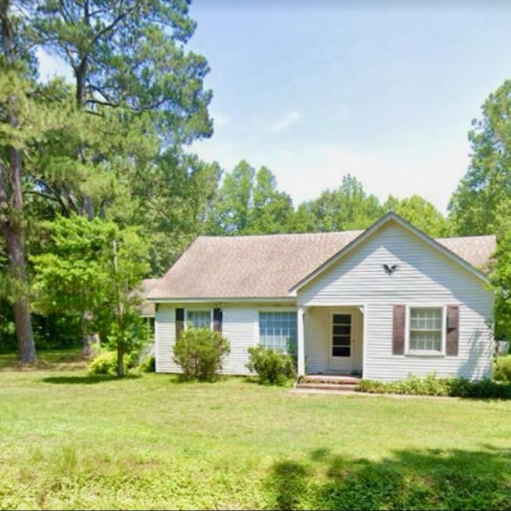 1785 Old Bruceton Road Bruceton, TN 38317 - Photo 16 of 18 a front view of a house with a garden