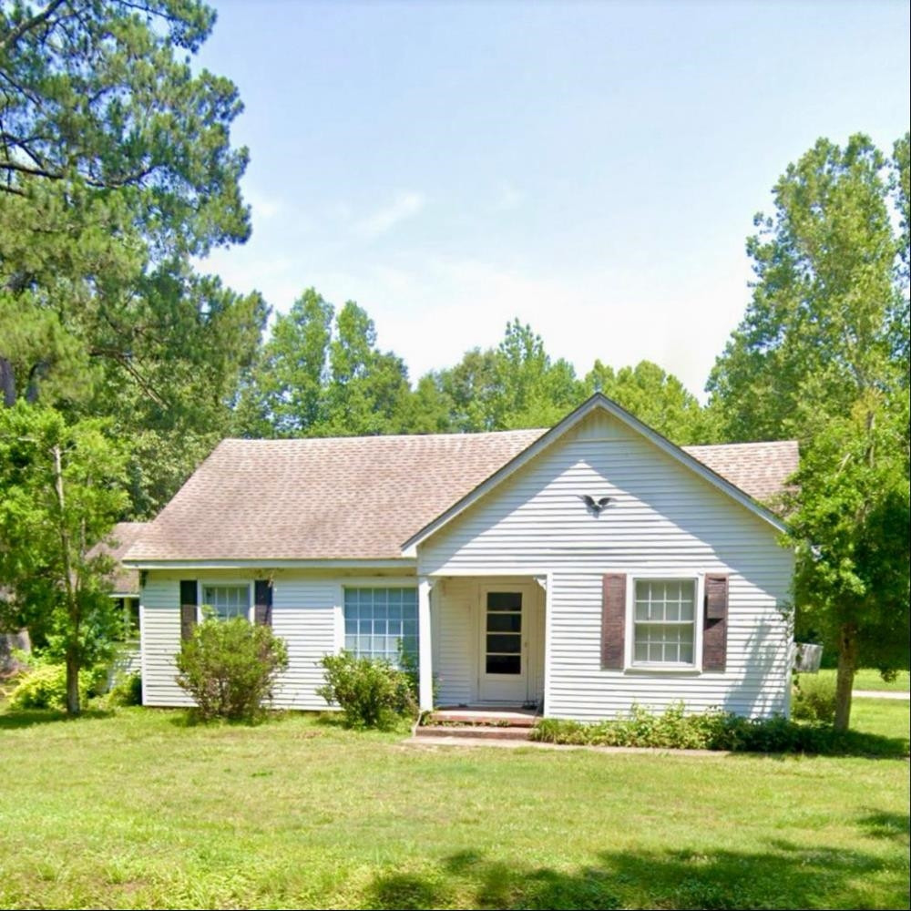1785 Old Bruceton Road Bruceton, TN 38317 - Photo 17 of 18 a front view of house with yard and green space