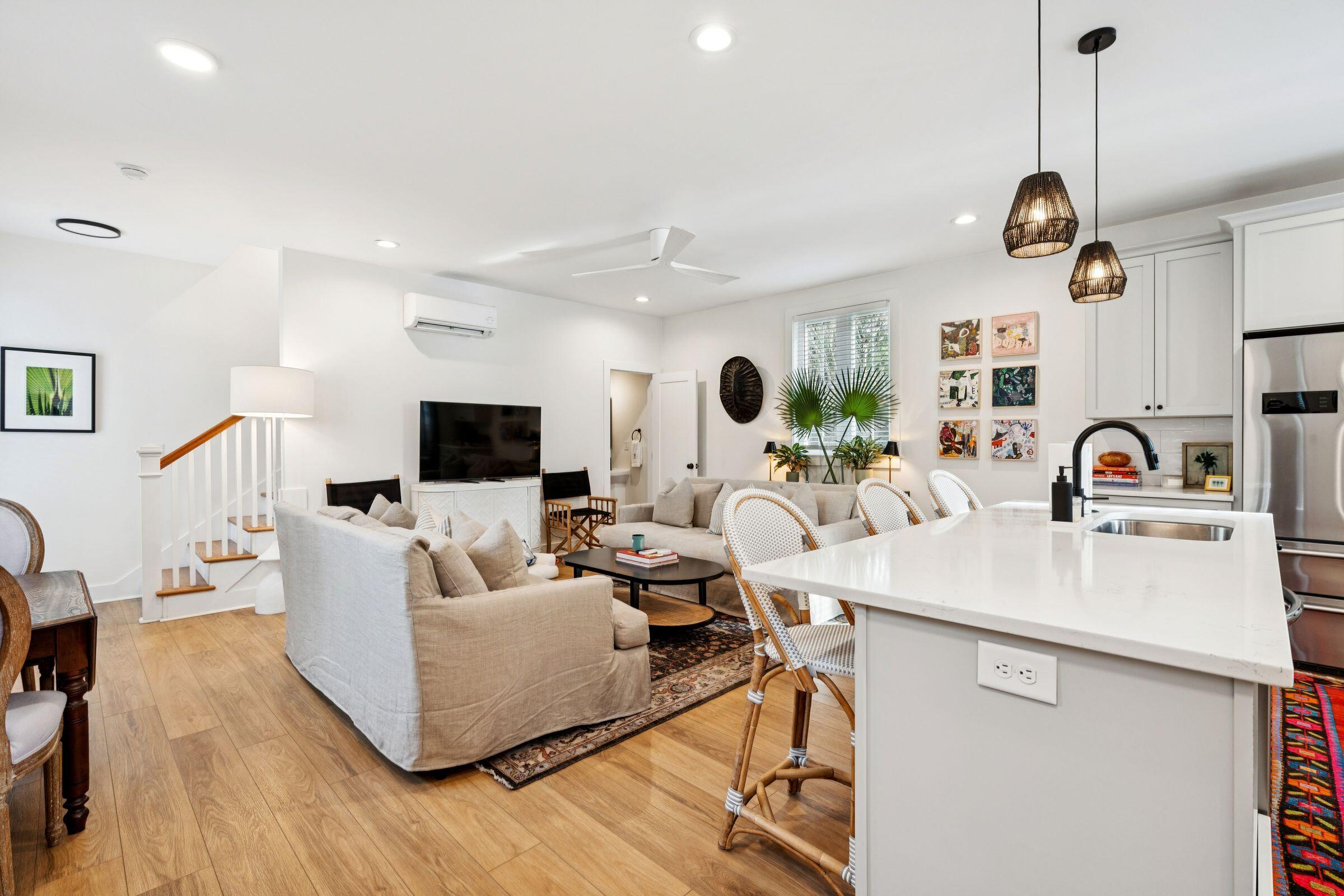 16 Cleveland Street, Unit 300 Charleston, SC 29403 - Photo 5 of 25 Kitchen / Living