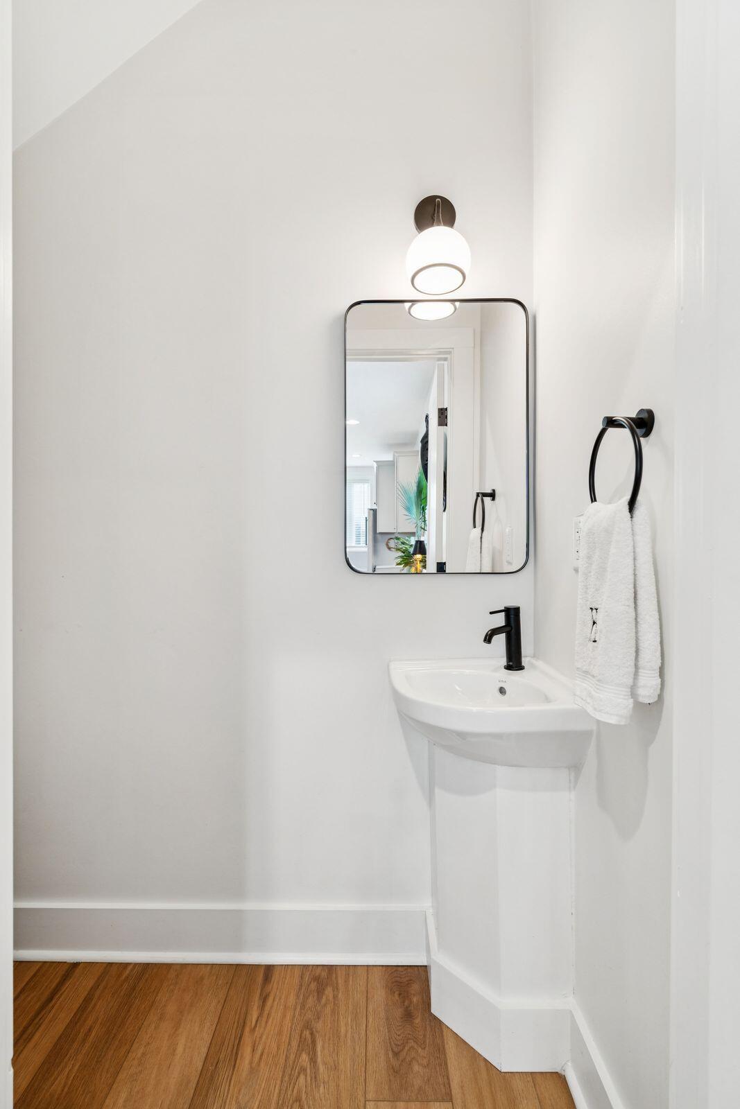 16 Cleveland Street, Unit 300 Charleston, SC 29403 - Photo 10 of 25 Powder Room