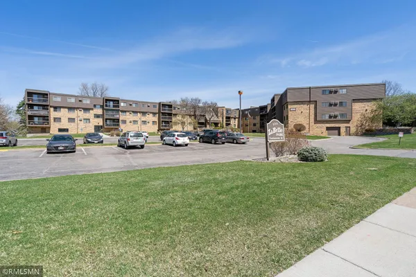 $149,900 | 999 41st Avenue Northeast, Unit 314, Columbia Heights, MN 55421