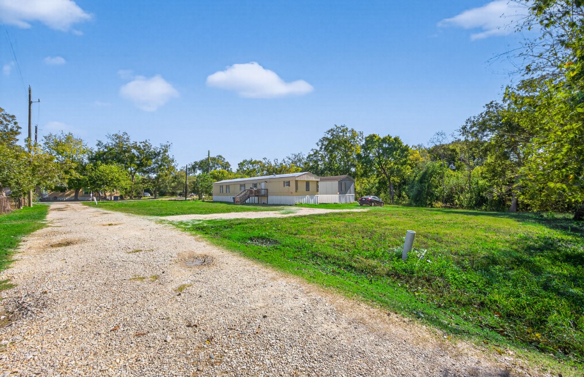 5807 Fletcher Street Crosby, TX 77532 - Photo 5 of 38