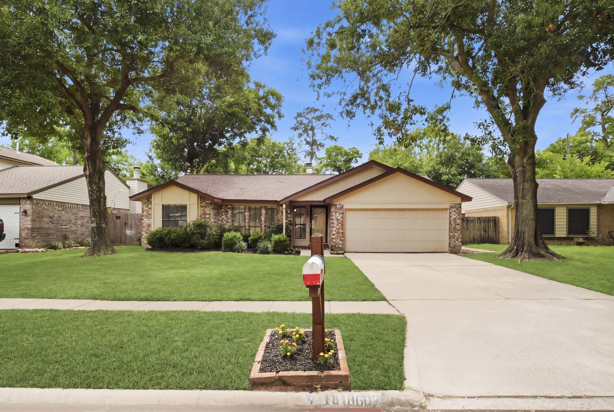 18607 Hiddenbay Way Spring, TX 77379 - Photo 3 of 41