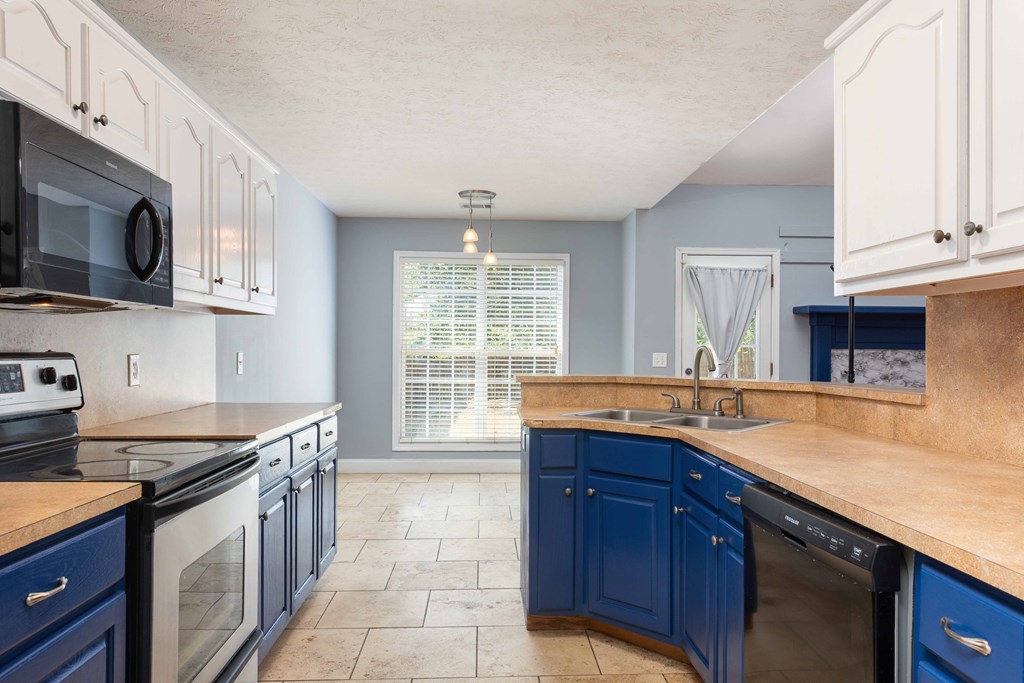 3626 Forrest Road Columbus, GA 31907 - Photo 11 of 30 kitchen and dining area