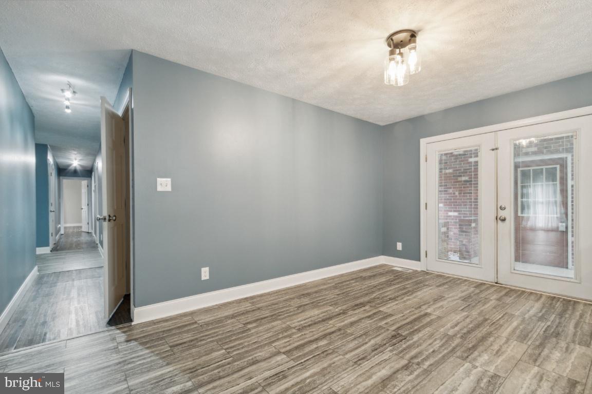 240 Sandy Ridge Road Fredericksburg, VA 22405 - Photo 4 of 43 Eat in kitchen area or mudroom space if you prefer