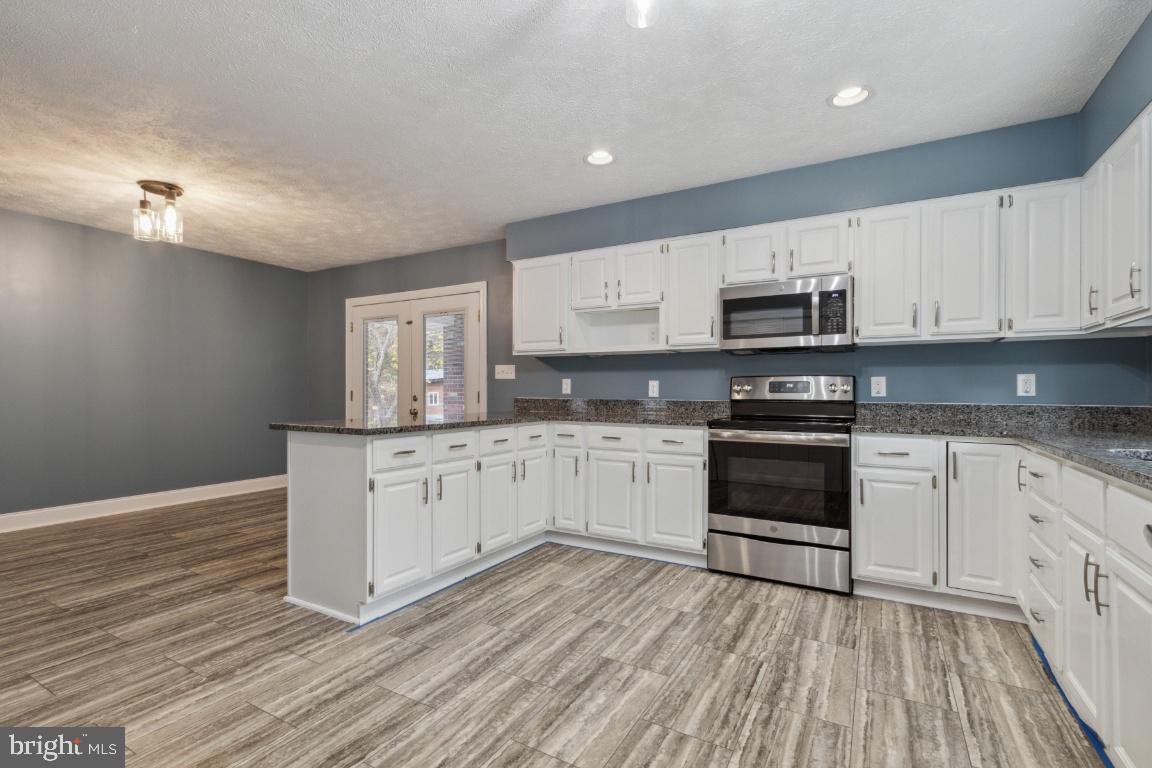 240 Sandy Ridge Road Fredericksburg, VA 22405 - Photo 5 of 43 Huge kitchen with newer SS appliances