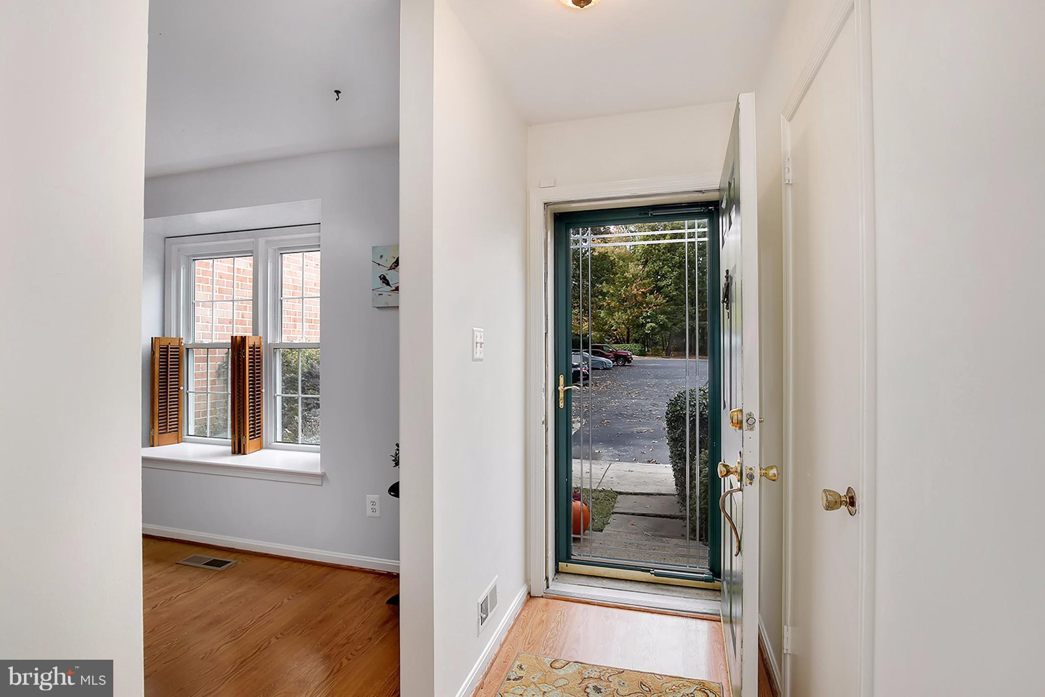 2287 Double Eagle Court Reston, VA 20191 - Photo 2 of 30 Interior (General)