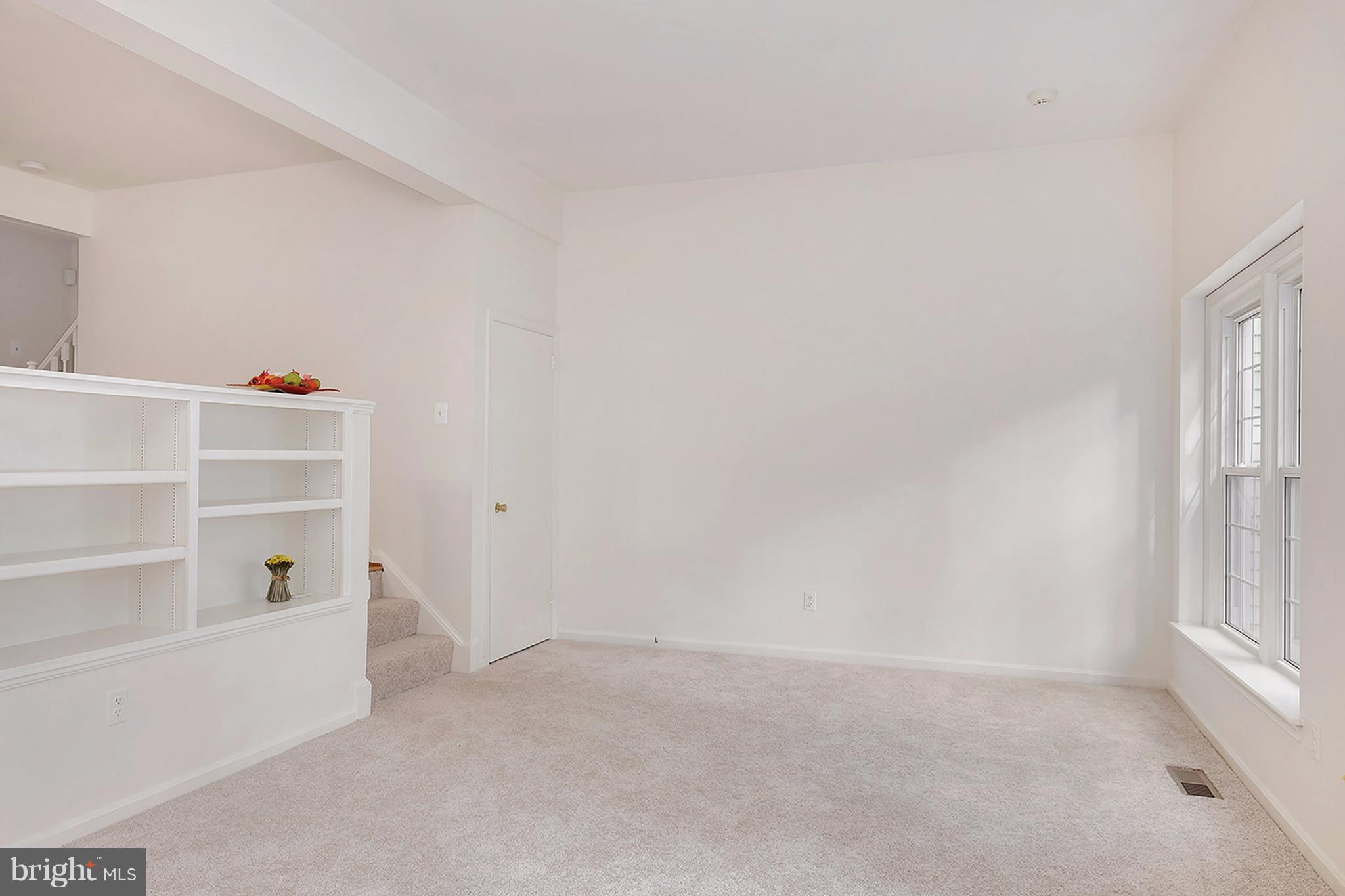 2287 Double Eagle Court Reston, VA 20191 - Photo 11 of 30 Living Room