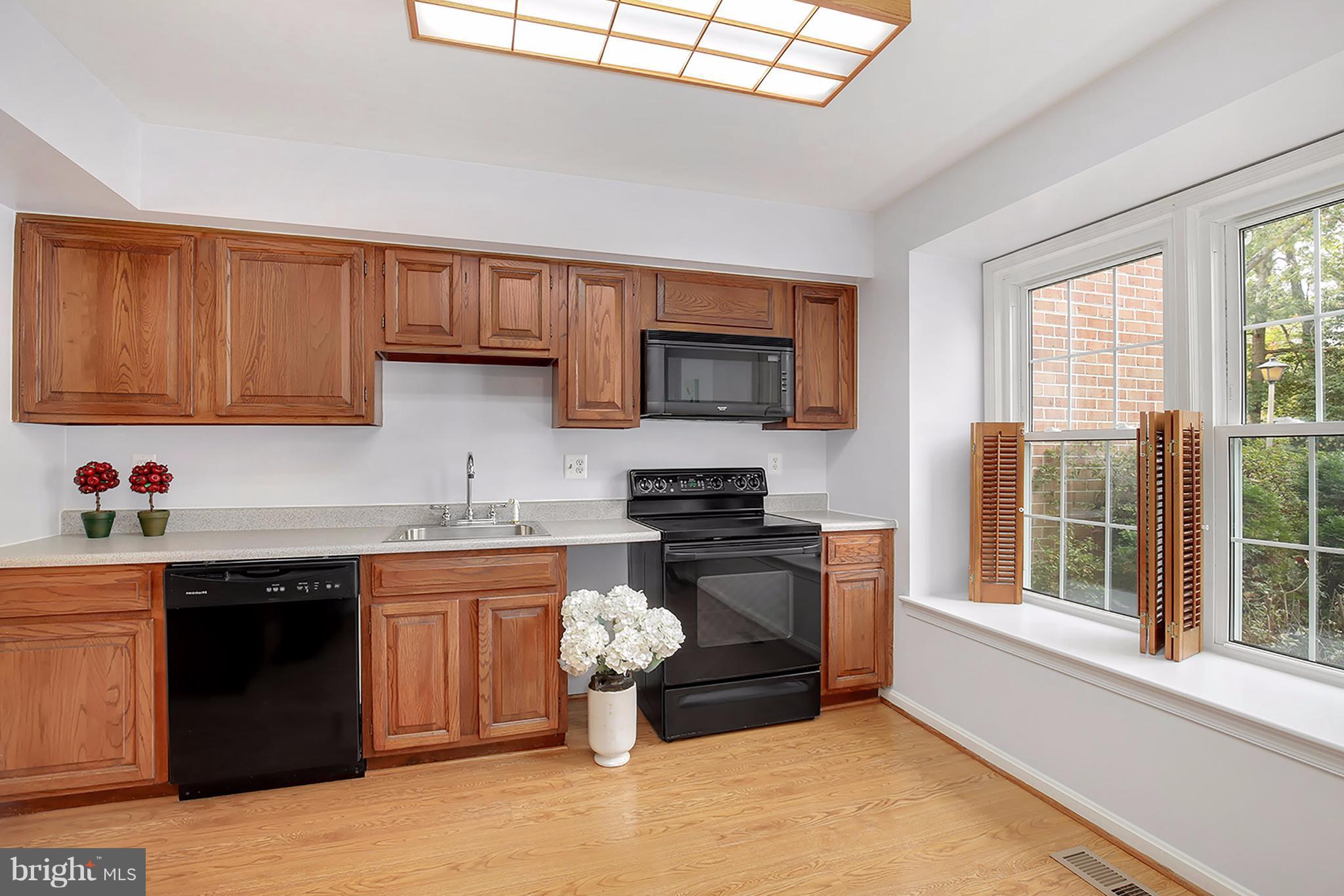 2287 Double Eagle Court Reston, VA 20191 - Photo 3 of 30 Kitchen