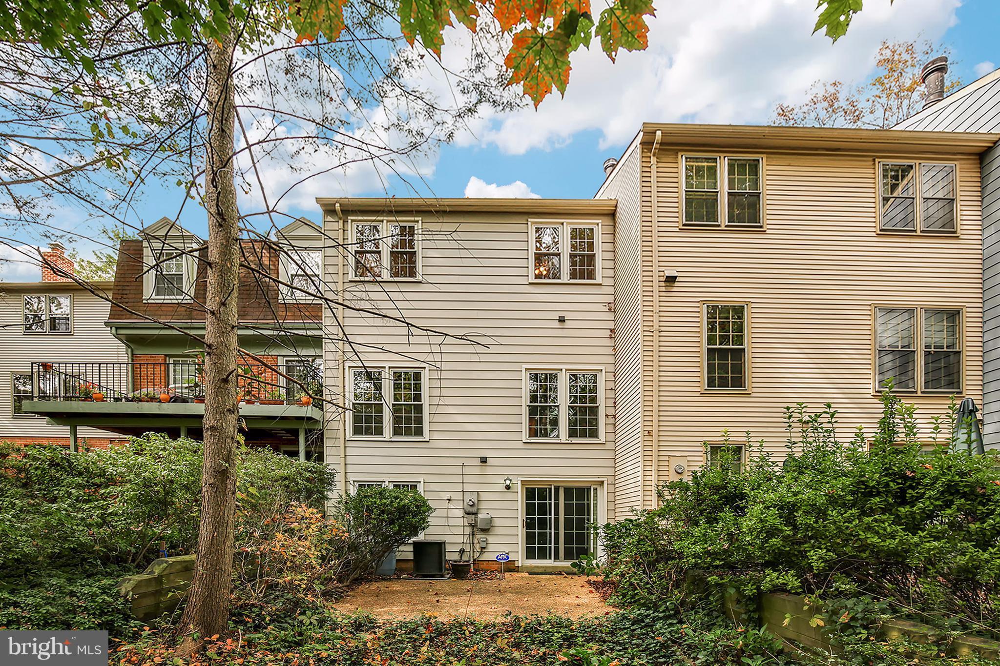 2287 Double Eagle Court Reston, VA 20191 - Photo 28 of 30 Exterior (Rear)