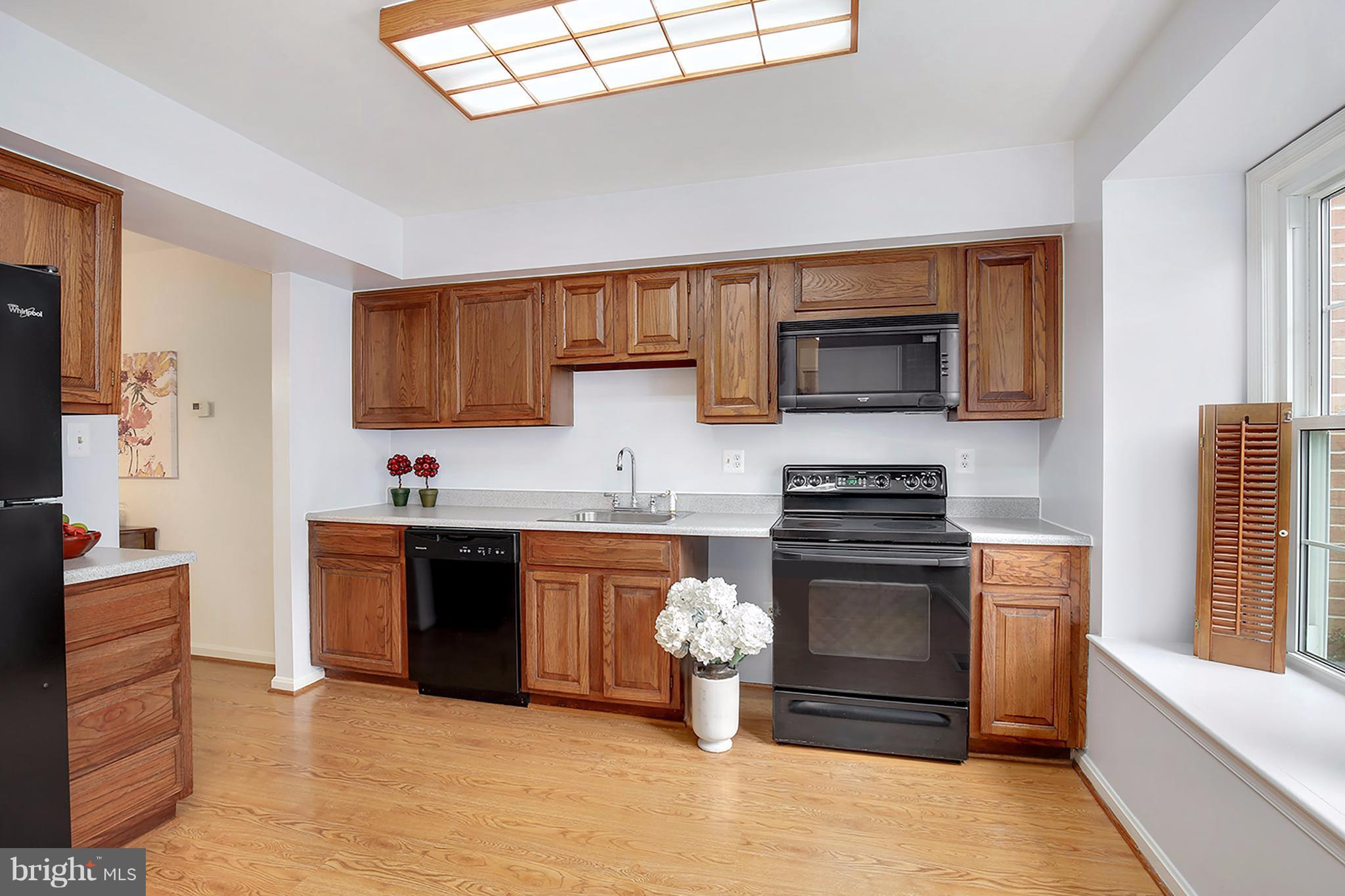 2287 Double Eagle Court Reston, VA 20191 - Photo 5 of 30 Kitchen