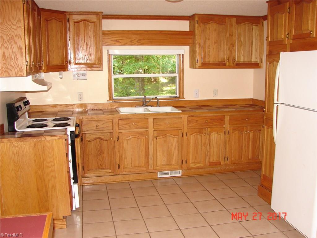 1073 Charlie Hartgrove Road King, NC 27021 - Photo 4 of 20