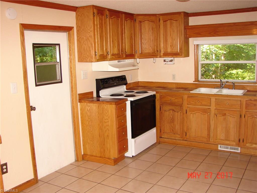 1073 Charlie Hartgrove Road King, NC 27021 - Photo 5 of 20