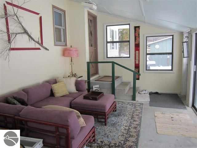 542 Bloomfield Road Traverse City, MI 49686 - Photo 22 of 33 1741429-21.JPG