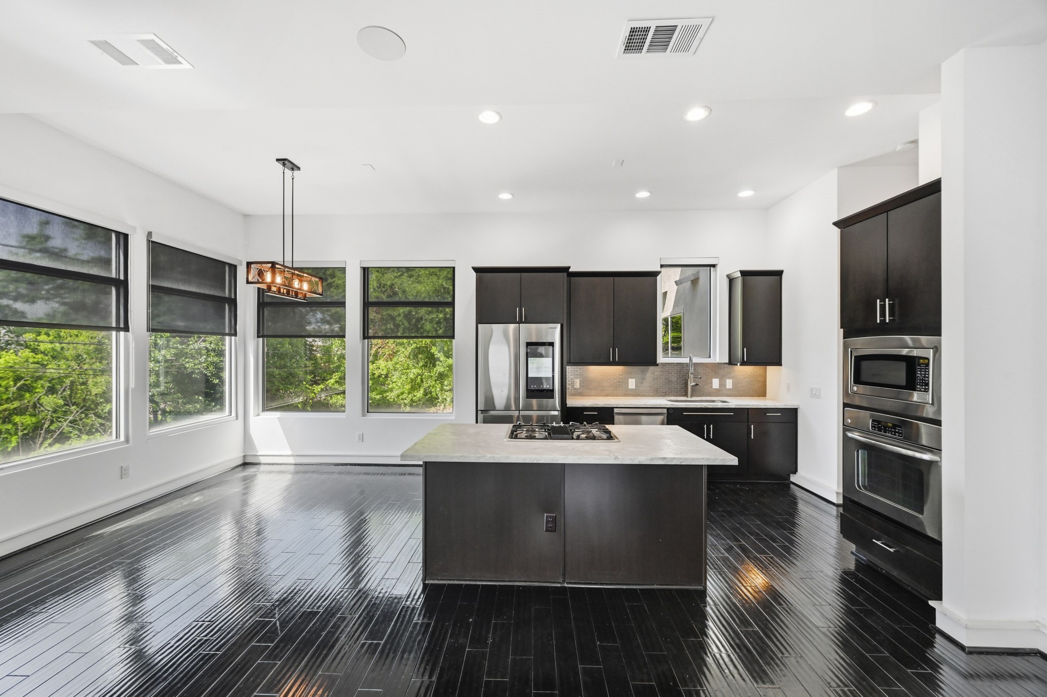 5228 Maxie Street, Unit A Houston, TX 77007 - Photo 11 of 28 Modern kitchen with large gas cooktop island.