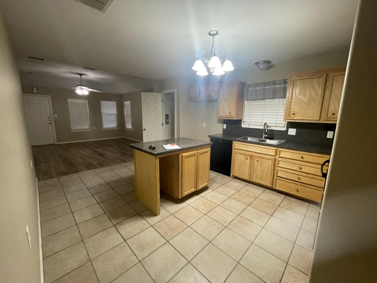 2204 100th Street Lubbock, TX 79423 - Photo 12 of 18 IMG_2587