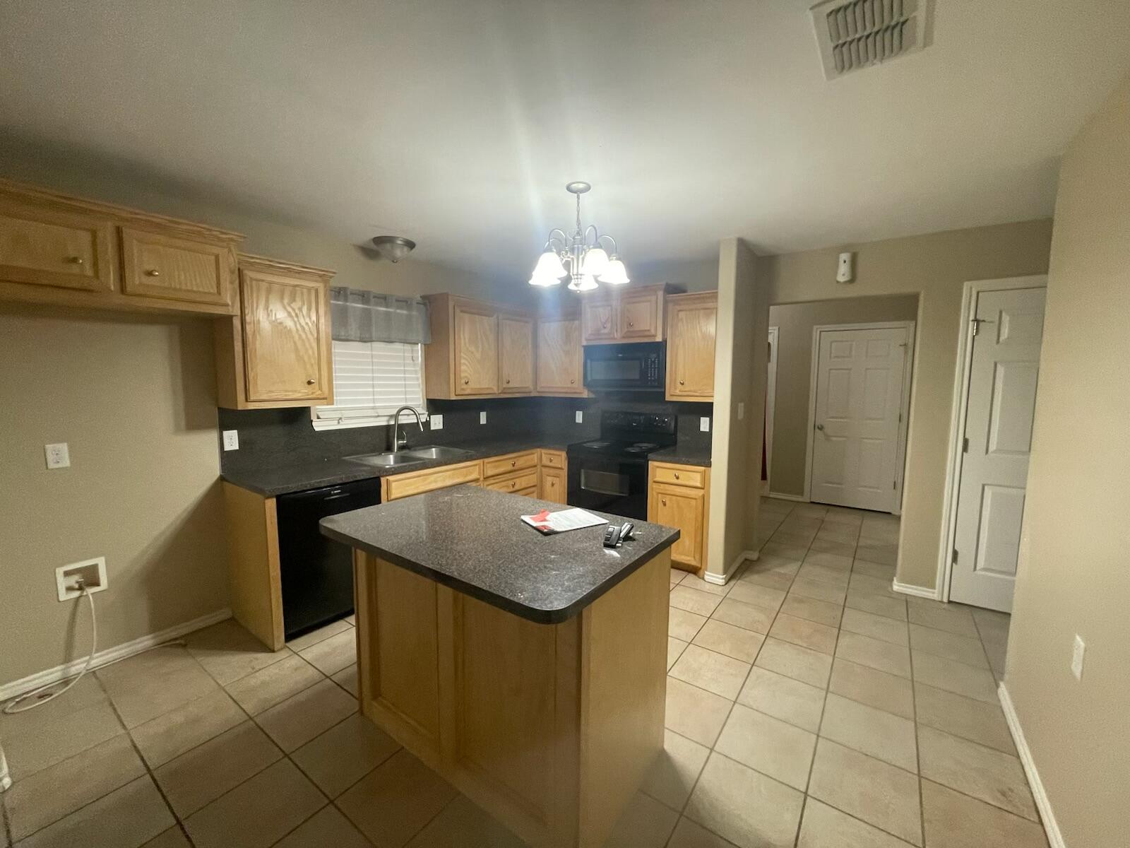 2204 100th Street Lubbock, TX 79423 - Photo 13 of 18 IMG_2588