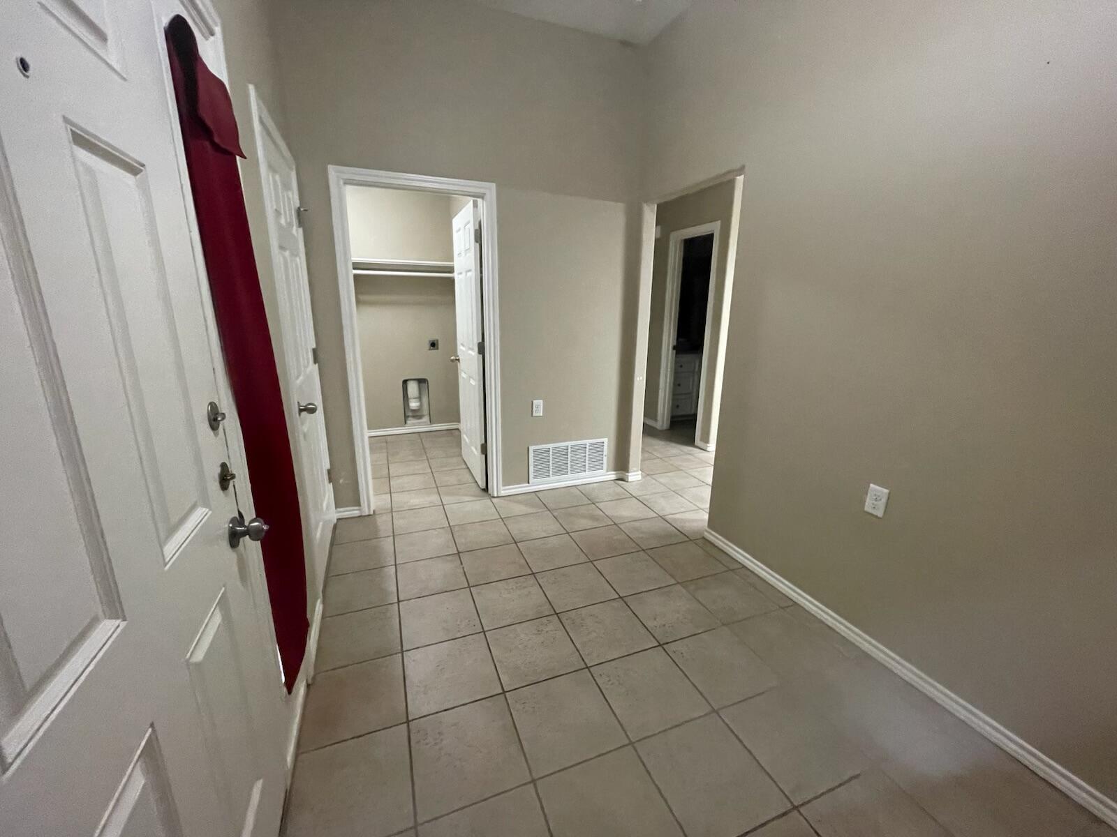 2204 100th Street Lubbock, TX 79423 - Photo 7 of 18 IMG_2582 (1)