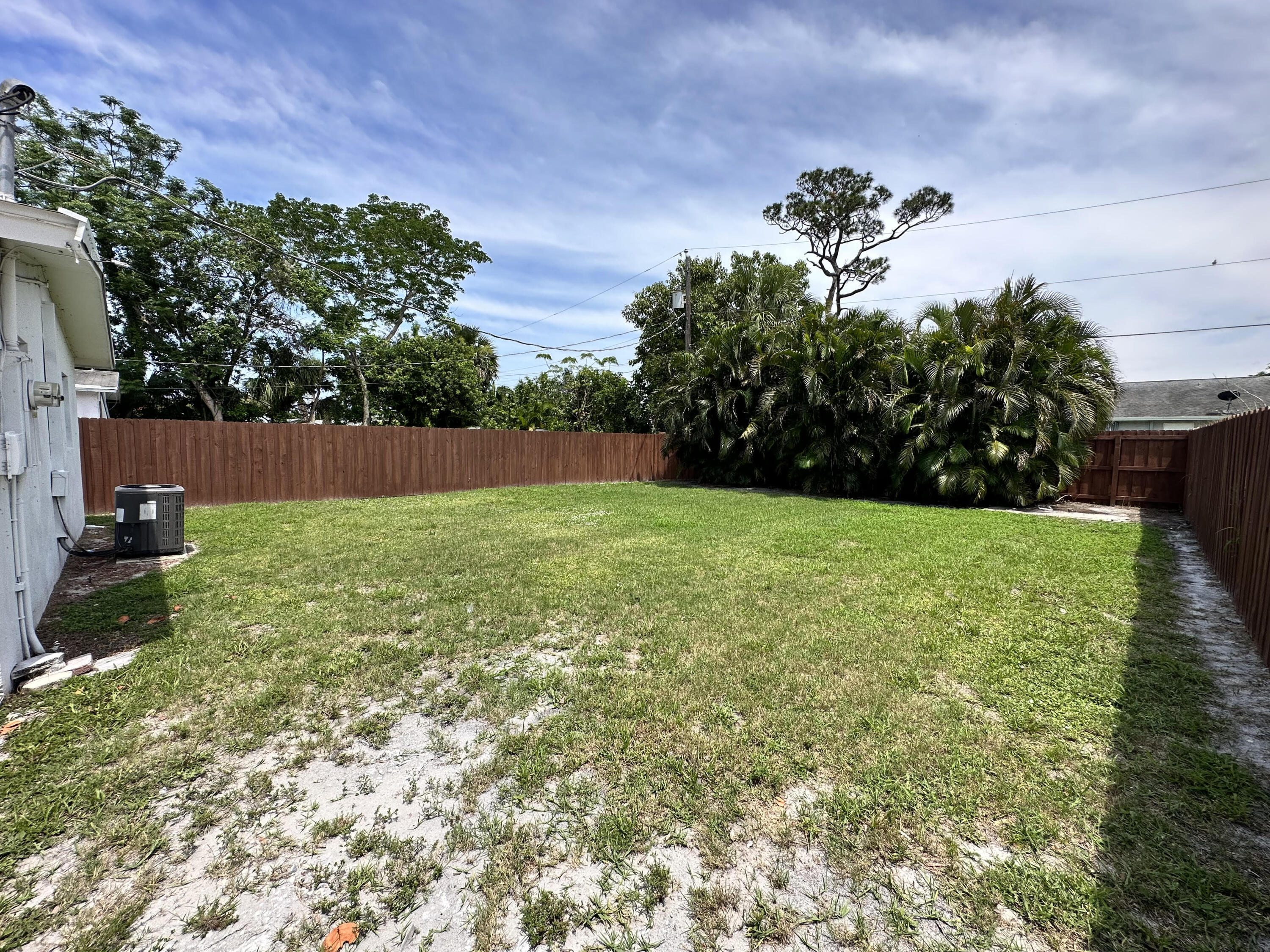 2814 Southeast Indian Street Stuart, FL 34997 - Photo 19 of 23 a view of a backyard