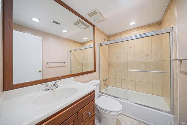 $334,999 | 113 Birchwood Road, Unit 113, Medford, NY 11763