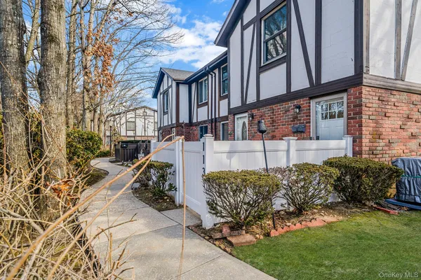 $334,999 | 113 Birchwood Road, Unit 113, Medford, NY 11763