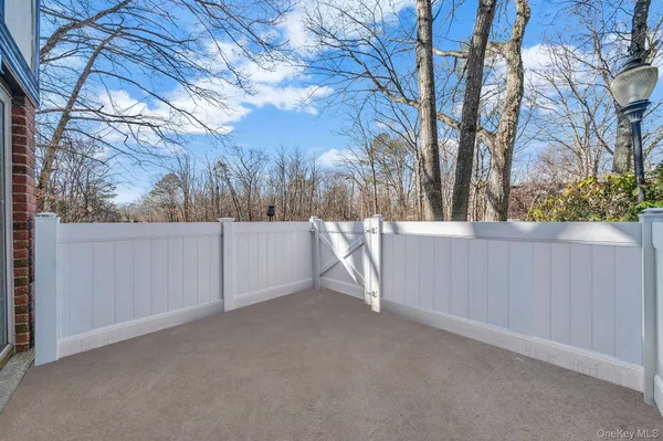 $334,999 | 113 Birchwood Road, Unit 113, Medford, NY 11763