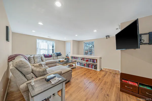 $334,999 | 113 Birchwood Road, Unit 113, Medford, NY 11763