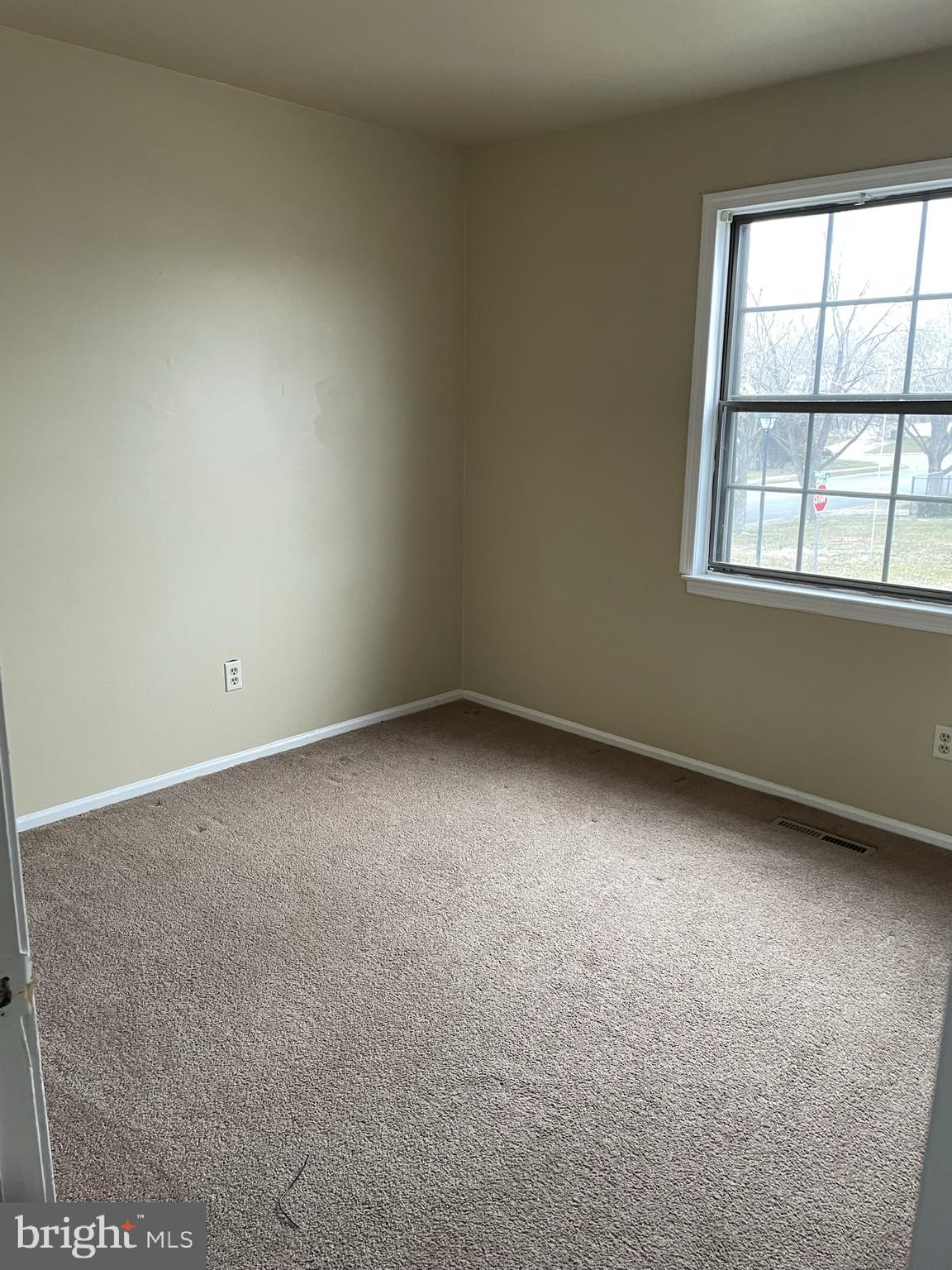 2 White Drive Newark, DE 19702 - Photo 17 of 29 an empty room with a window