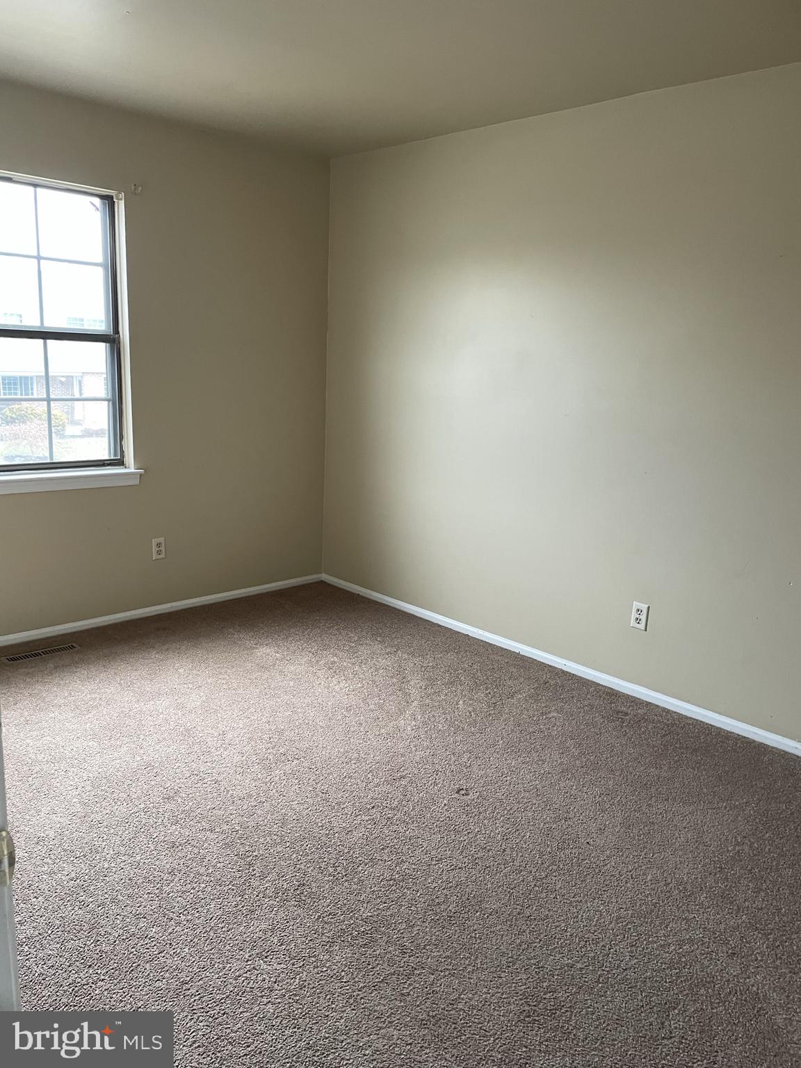 2 White Drive Newark, DE 19702 - Photo 18 of 29 an empty room with windows