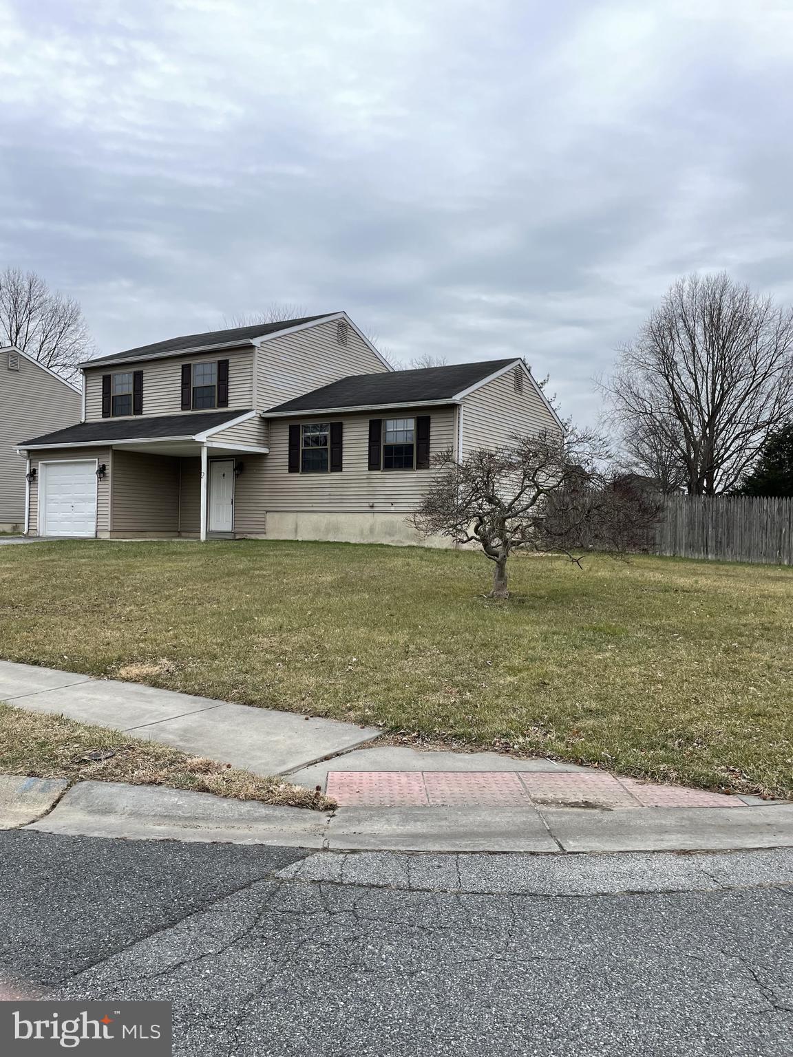 2 White Drive Newark, DE 19702 - Photo 3 of 29 front view of a house with a yard