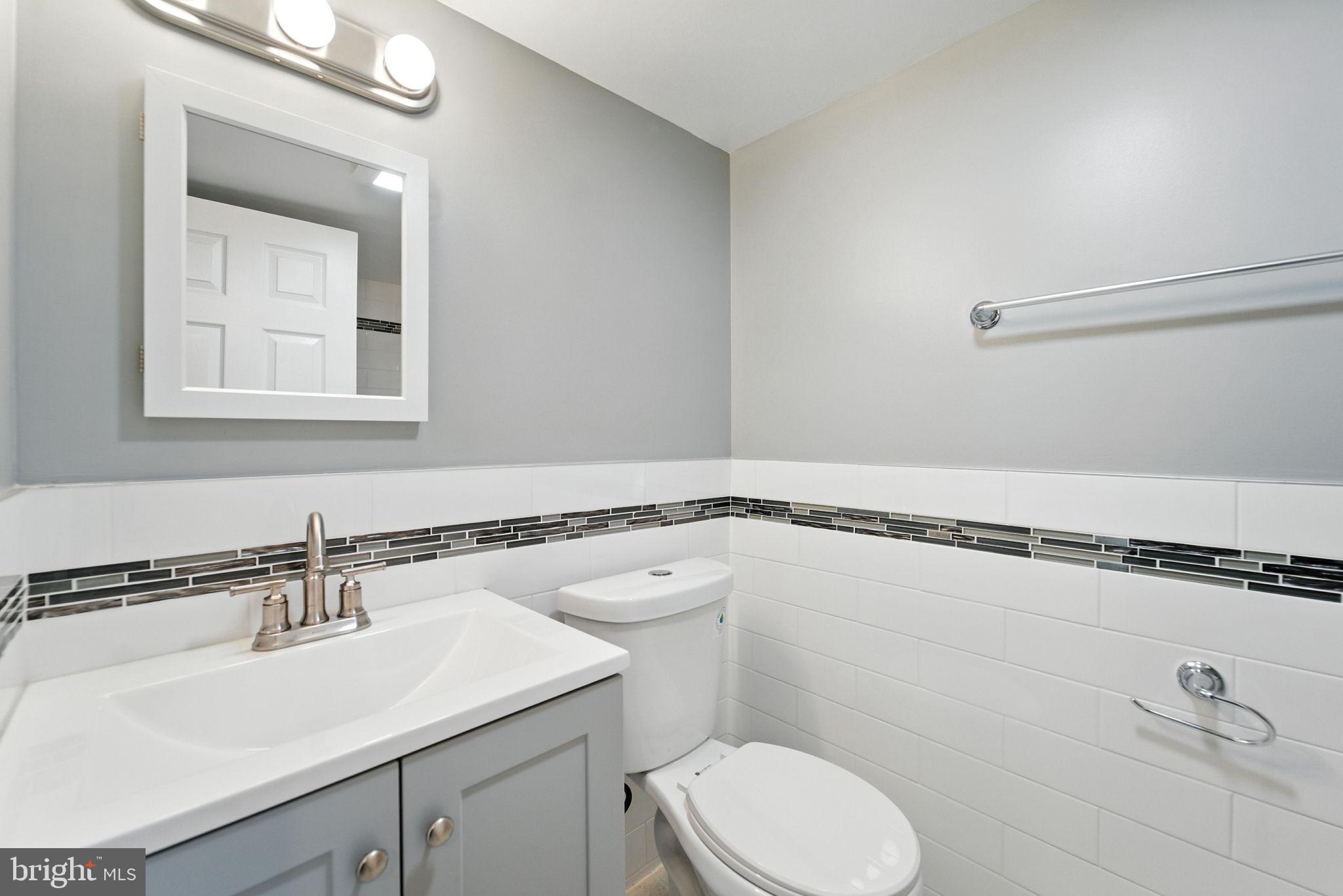 1608 Howard Avenue Baltimore, MD 21221 - Photo 15 of 31 BATHROOM 2 WITH CUSTOM TILE