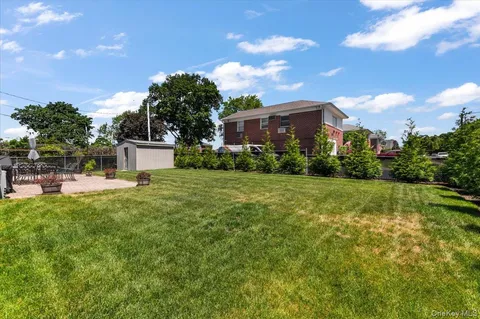 $1,089,000 | 37 Sylvia Road, Plainview, NY 11803