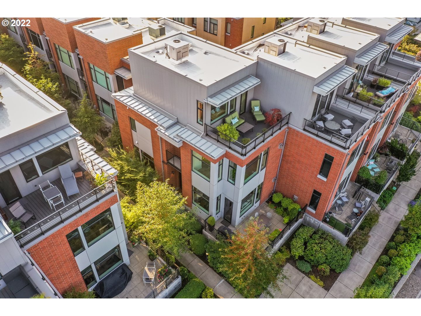 1734 Northwest Riverscape Street Portland, OR 97209 - Photo 2 of 32 Gallery Image 2