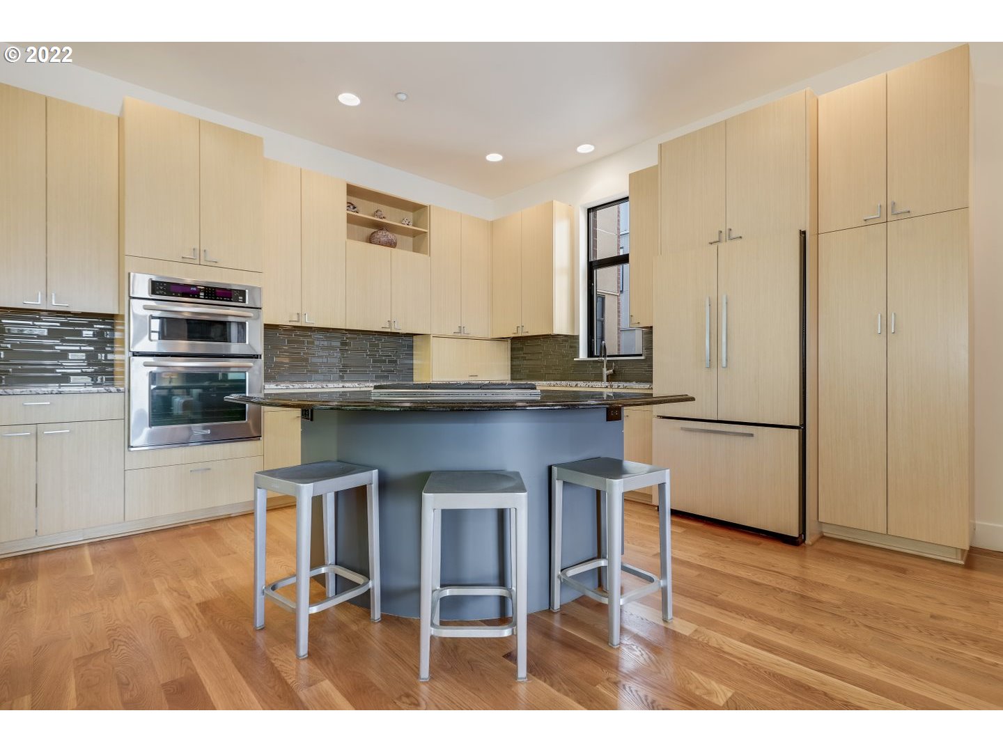 1734 Northwest Riverscape Street Portland, OR 97209 - Photo 9 of 32 Gallery Image 9