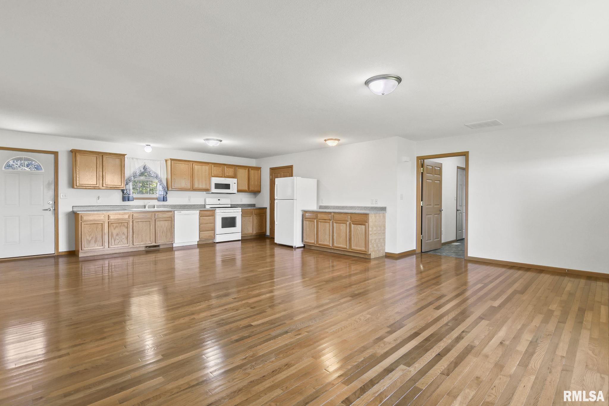 5636 South Williamsville Road Sherman, IL 62684 - Photo 9 of 32 Gallery Image 9