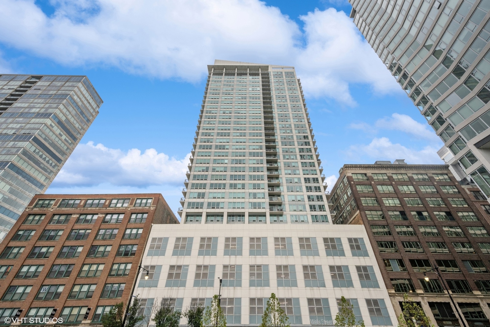 701 South Wells Street, Unit 1204 Chicago, IL 60607 - Photo 1 of 1 a front view of a building
