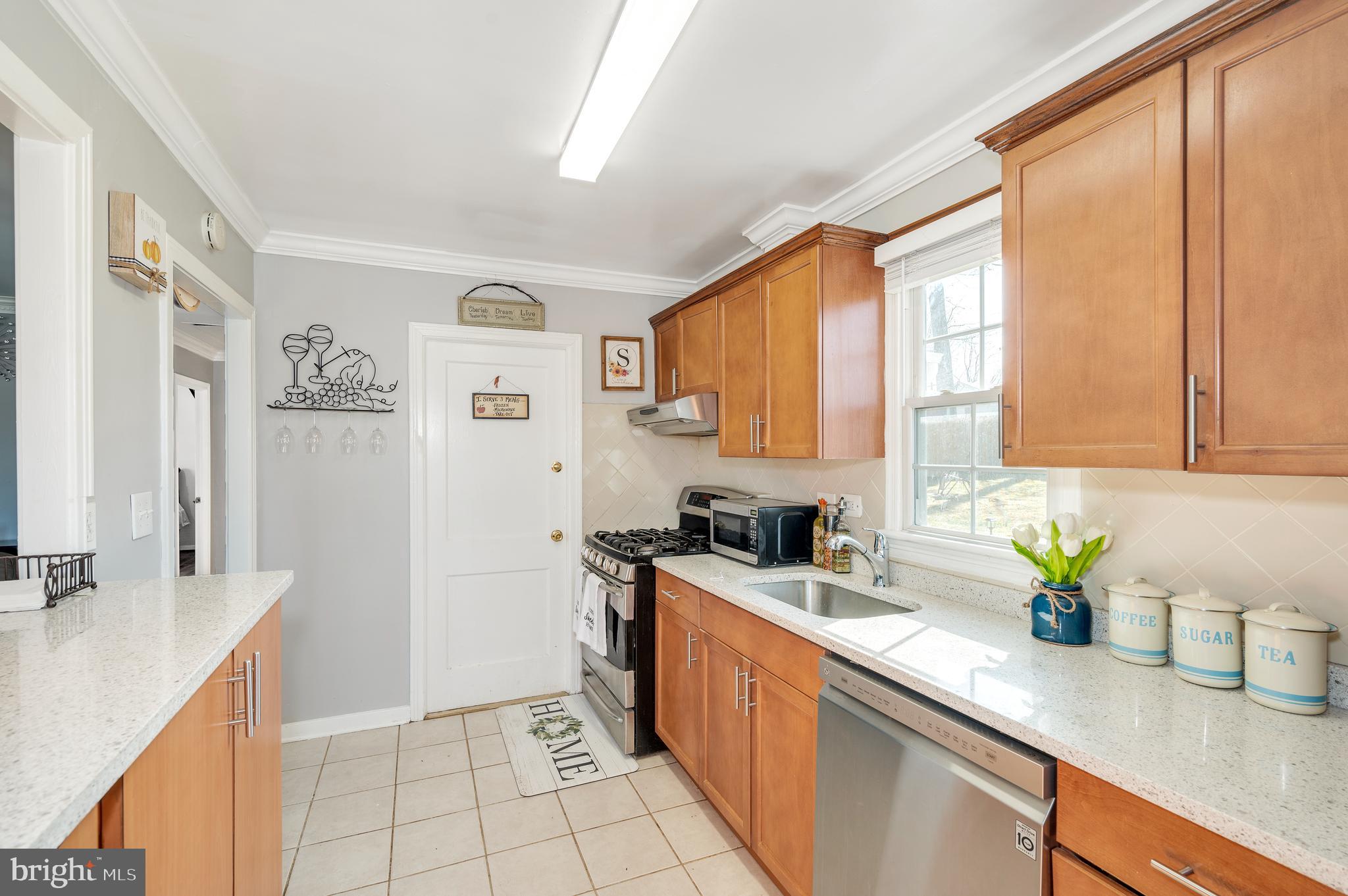 11708 Highview Avenue Silver Spring, MD 20902 - Photo 8 of 26