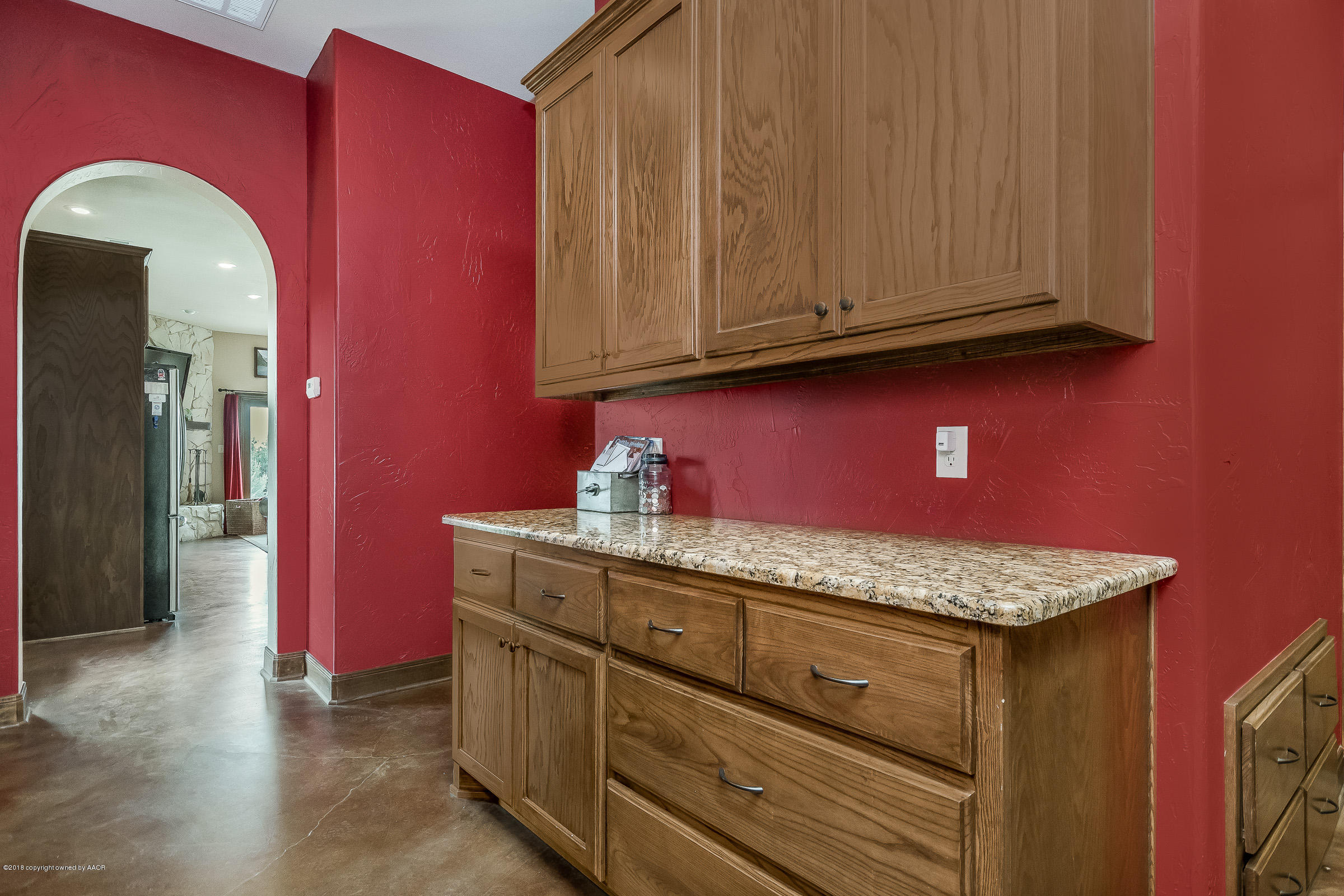 7101 Red Rock Road Amarillo, TX 79118 - Photo 14 of 52 Butler's Pantry_