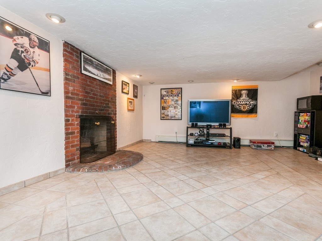 290 Hardy Pond Road Waltham, MA 02451 - Photo 19 of 27