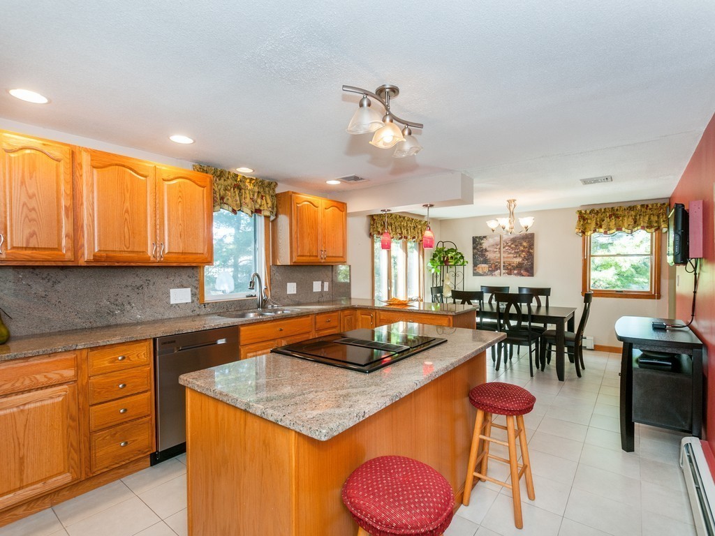 290 Hardy Pond Road Waltham, MA 02451 - Photo 3 of 27